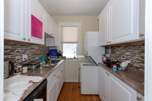 30 Hatherly Rd, Unit 1 in Boston, MA - Building Photo