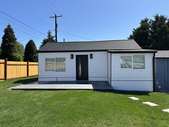 1747 NE 147th St in Shoreline, WA - Foto de edificio - Building Photo