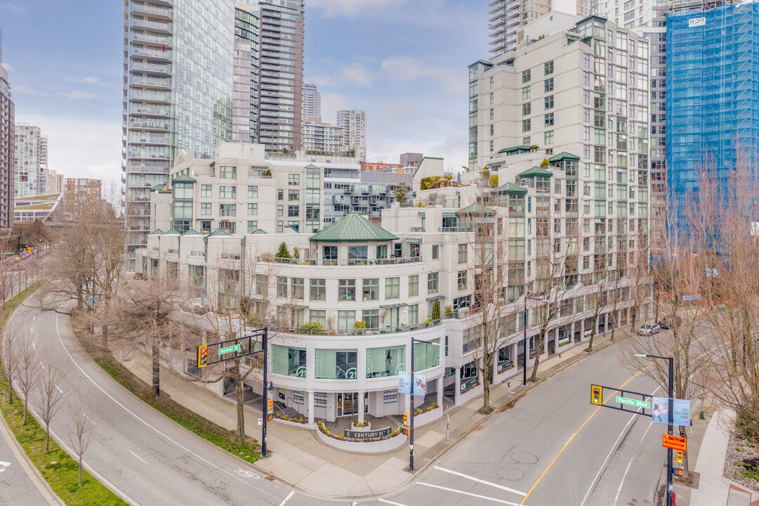 Pacific Point II in Vancouver, BC - Building Photo