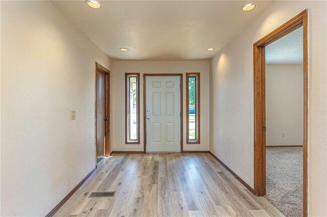 904 Oakwood Dr in Yukon, OK - Building Photo - Building Photo