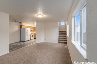530 Bitterroot Cir in Anchorage, AK - Building Photo - Building Photo