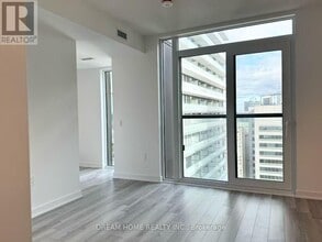 238 Simcoe St in Toronto, ON - Building Photo - Building Photo