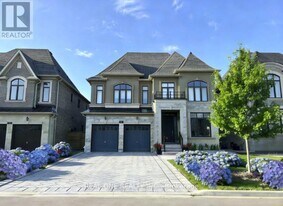 45 Shining Willow Ct in Richmond Hill, ON - Building Photo