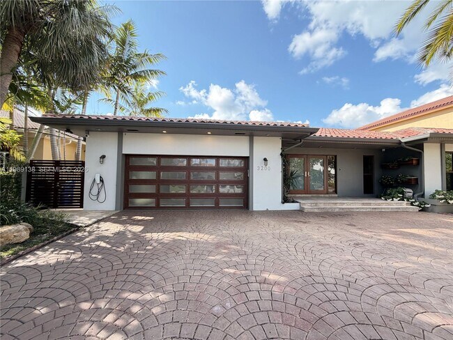 3200 NE 165th St in North Miami Beach, FL - Building Photo - Building Photo
