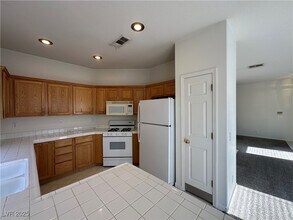 1148 Warm Canyon Way in Las Vegas, NV - Building Photo - Building Photo