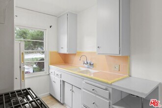 3712 S Centinela Ave, Unit 2 in Los Angeles, CA - Building Photo - Building Photo