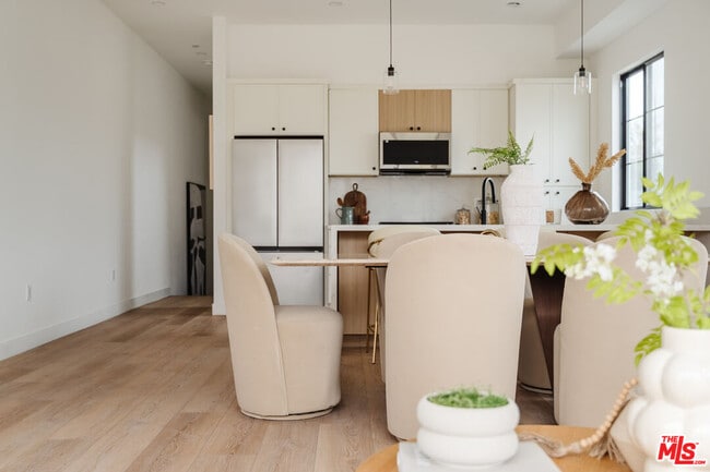 1954 S Garth Ave in Los Angeles, CA - Building Photo - Building Photo