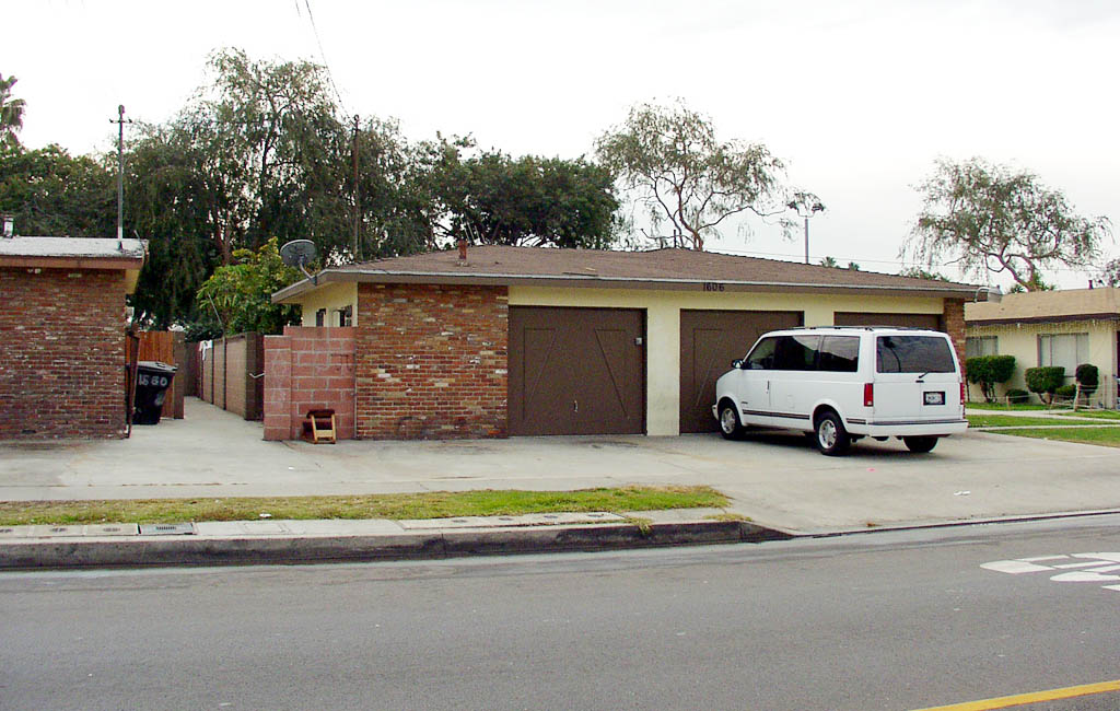 1606 E Romneya in Anaheim, CA - Building Photo