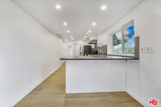 962 N Tigertail Rd in Los Angeles, CA - Building Photo - Building Photo
