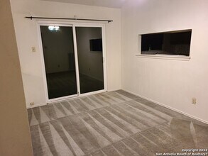 620 Fern Meadow Dr in Universal City, TX - Building Photo - Building Photo