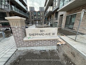 861-861 Sheppard Ave W in Toronto, ON - Building Photo - Building Photo