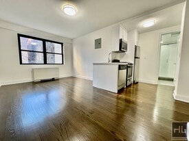 E 16 ST, Unit 3X in New York, NY - Building Photo