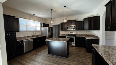 330 James Hedrick Ct in Jacksonville, NC - Building Photo - Building Photo