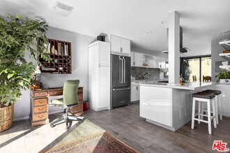 6200 Tapia Dr in Malibu, CA - Building Photo - Building Photo