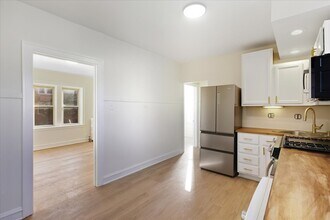 5505 W Melrose St, Unit 1 in Chicago, IL - Foto de edificio - Building Photo