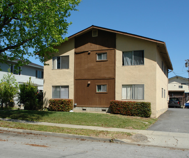 643 La Grande Dr in Sunnyvale, CA - Foto de edificio - Building Photo