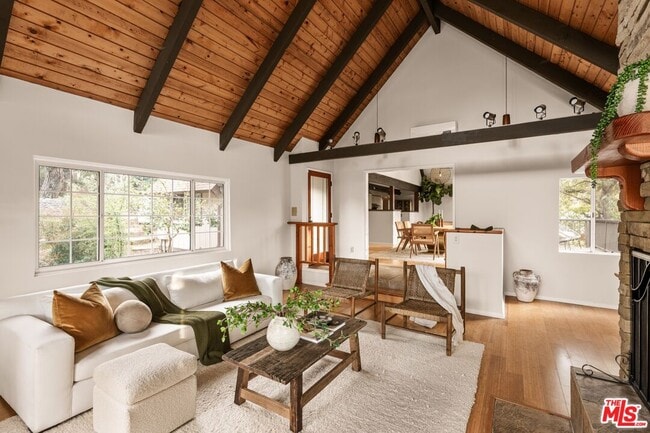 20500 Paradise Ln in Topanga, CA - Building Photo - Building Photo