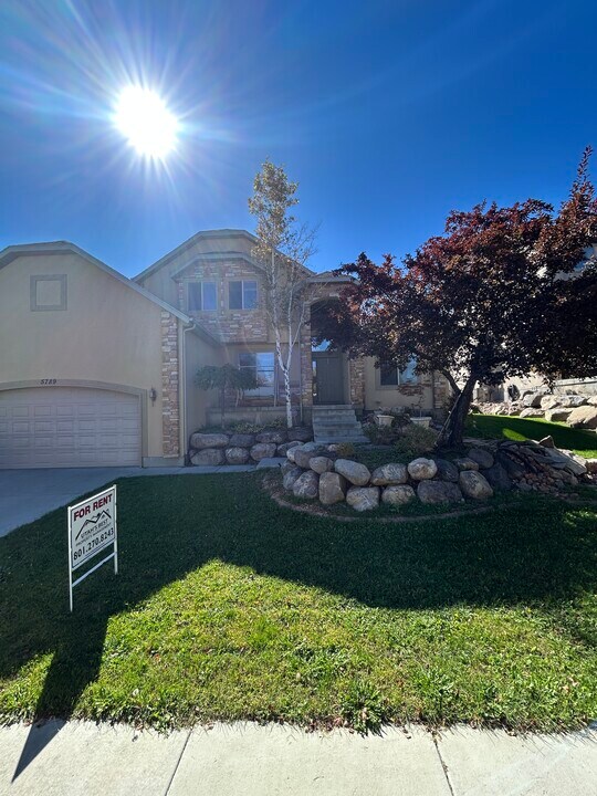 5789 W Muirwood Dr in Herriman, UT - Foto de edificio