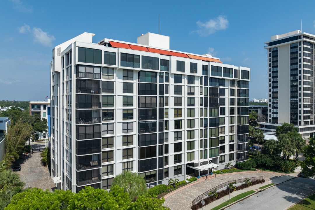 The Essex House in Sarasota, FL - Building Photo