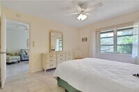 525 Parkdale Mews photo'