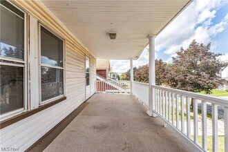 9002 Rosewood Ave-Unit -UP in Cleveland, OH - Building Photo - Building Photo