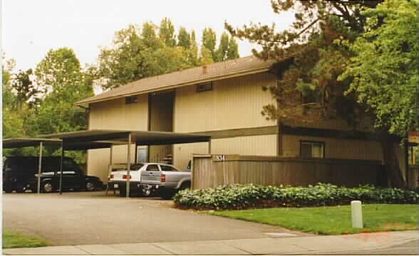 834 Carlita Cor in Rohnert Park, CA - Foto de edificio