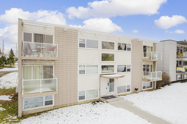 4012 Glenpark Cres SW in Calgary, AB - Building Photo - Building Photo