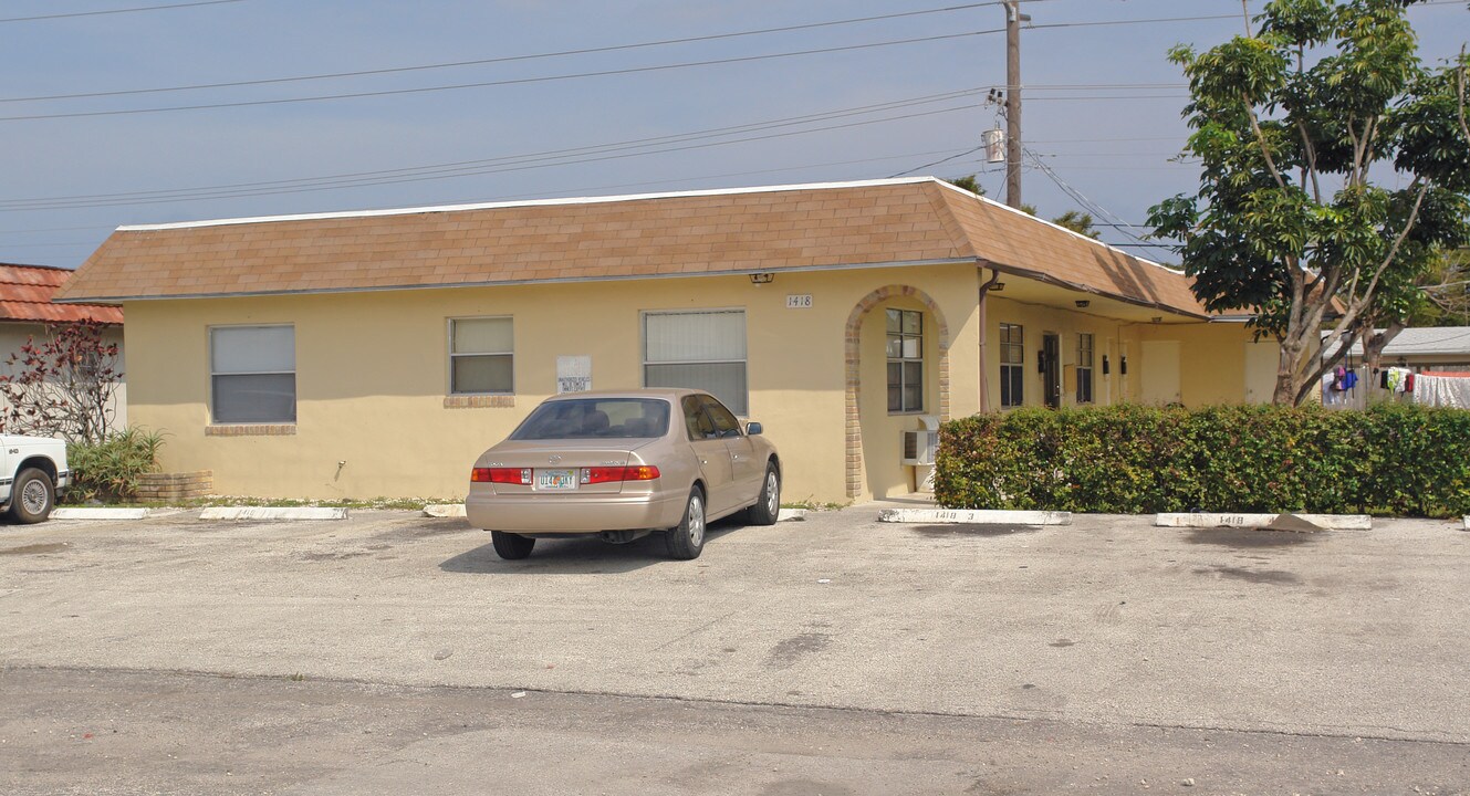 1418 SW 1st Way in Deerfield Beach, FL - Building Photo