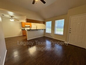 641 Woodard Ave in Cleburne, TX - Building Photo - Building Photo