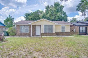 2709 Chicago Ct in Pensacola, FL - Building Photo