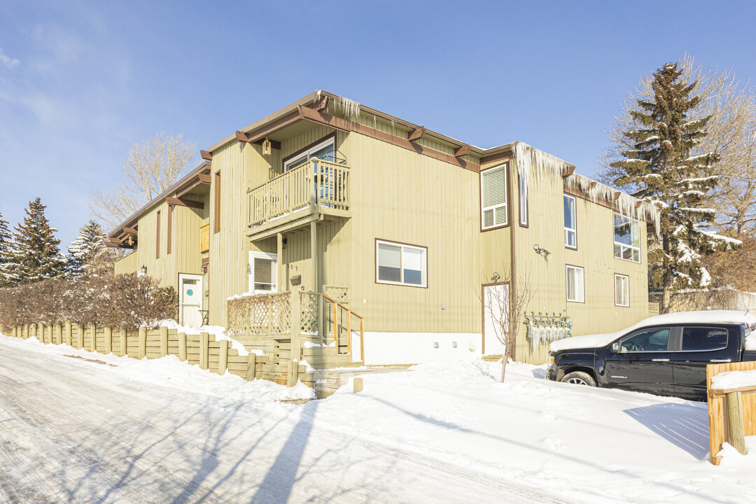 7416 Hunterview Dr NW in Calgary, AB - Building Photo