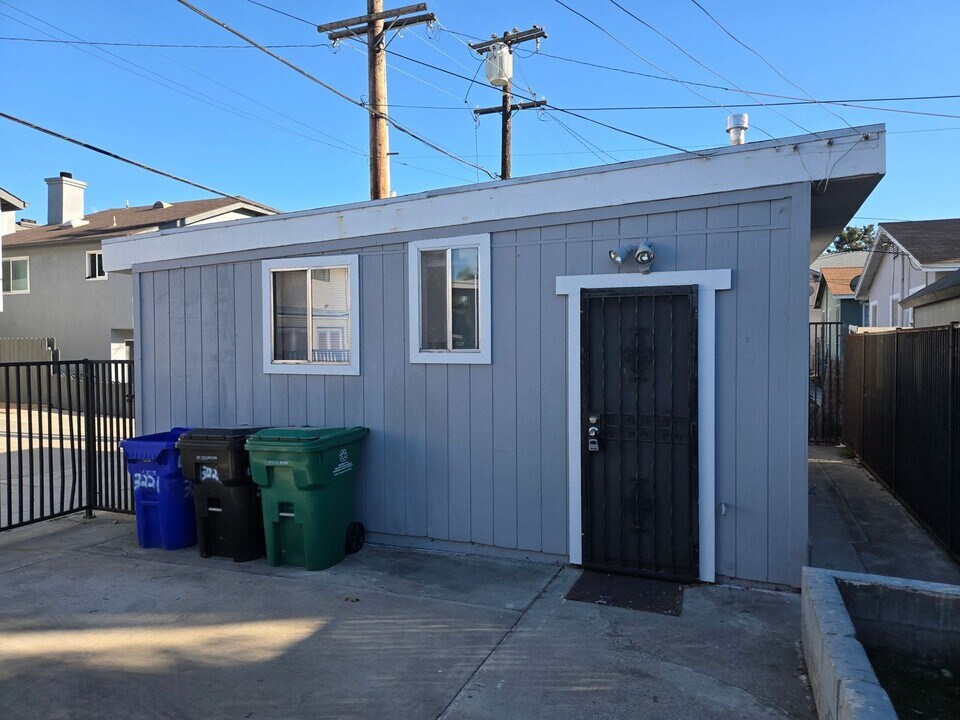 3221 Lincoln Ave in San Diego, CA - Building Photo