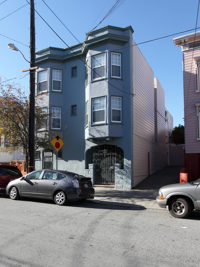 876 Treat Ave in San Francisco, CA - Building Photo - Building Photo