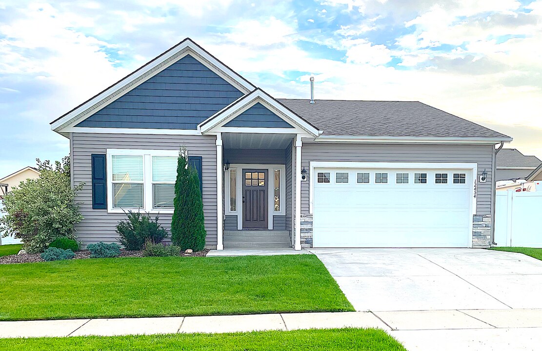 12454 W Wellington Ave in Post Falls, ID - Building Photo