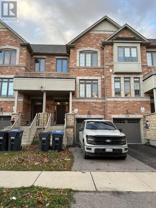 18 Agava St in Brampton, ON - Building Photo