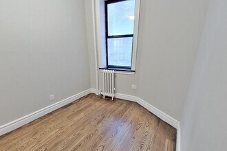 326 E 35th St in New York, NY - Building Photo - Building Photo