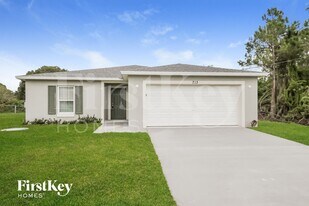 713 SE Lansdowne Ave in Port St. Lucie, FL - Building Photo