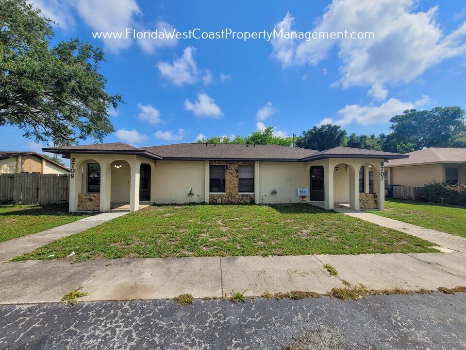 2709 46th Ave Dr W in Bradenton, FL - Building Photo