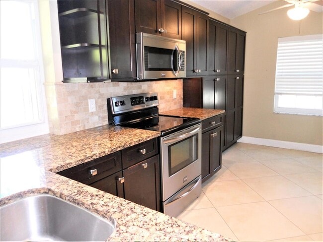 14 Governors Ct in Palm Beach Gardens, FL - Foto de edificio - Building Photo