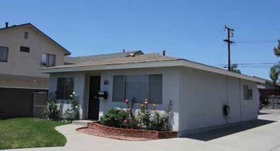 7701-7715 14th St in Westminster, CA - Foto de edificio - Building Photo