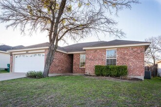 1004 Muelhause St in Belton, TX - Building Photo - Building Photo