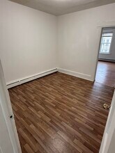 572 West Side Ave in Jersey City, NJ - Building Photo - Building Photo