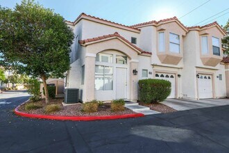 6833 Coral Rock Dr in Las Vegas, NV - Building Photo - Building Photo
