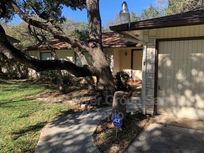 8311 Timber Glen St in San Antonio, TX - Building Photo - Building Photo