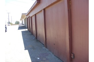 242-262 W Jackson St in Rialto, CA - Building Photo - Building Photo