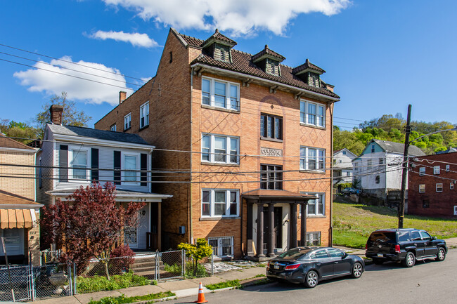 Colonial in Homestead, PA - Foto de edificio - Building Photo