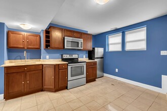 210 W Read St in Baltimore, MD - Foto de edificio - Building Photo