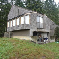 38048 Foothill Close in The Sea Ranch, CA - Building Photo