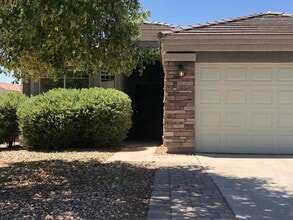 743 E Wolf Hollow Dr in Casa Grande, AZ - Building Photo - Building Photo