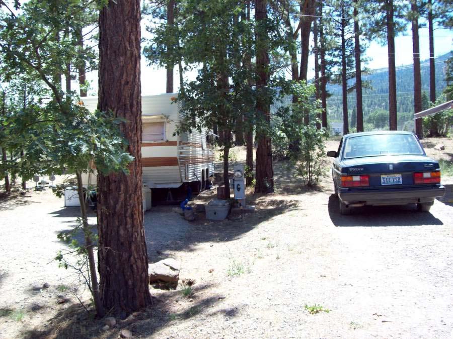 Oakhaven Park in Janesville, CA - Foto de edificio